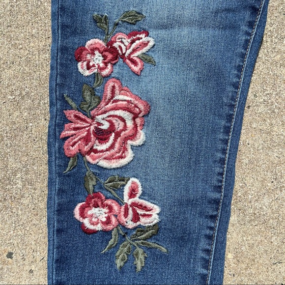 Kensie Pink Floral Embroidered Jeans Size 10/30 - Picture 2 of 7